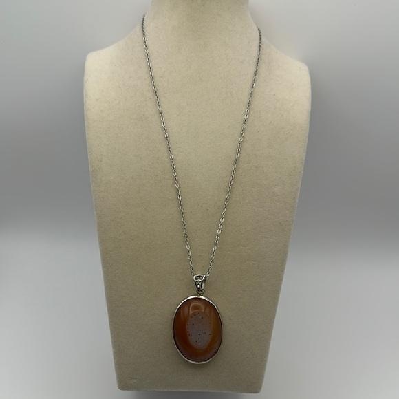 Druzy Agate Oval Pendant Necklace on Silver Copper Chain - Picture 2 of 16